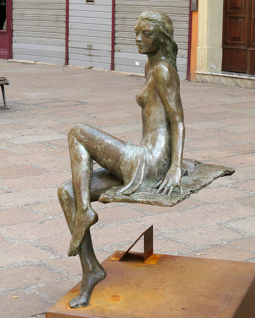 “Martina, dopo il bagno, Martina, after the bath by Leonardo Lucchi, Via IV Novembre, Bologna