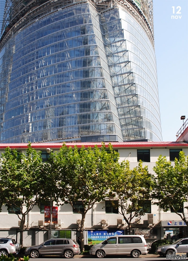 Photo of the curve on the glass clading