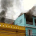 Curto-circuito causa incêndio em casa de idosos no Centro de Manaus; veja vídeos