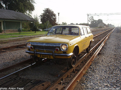 Yellow Volga Gaz24 01