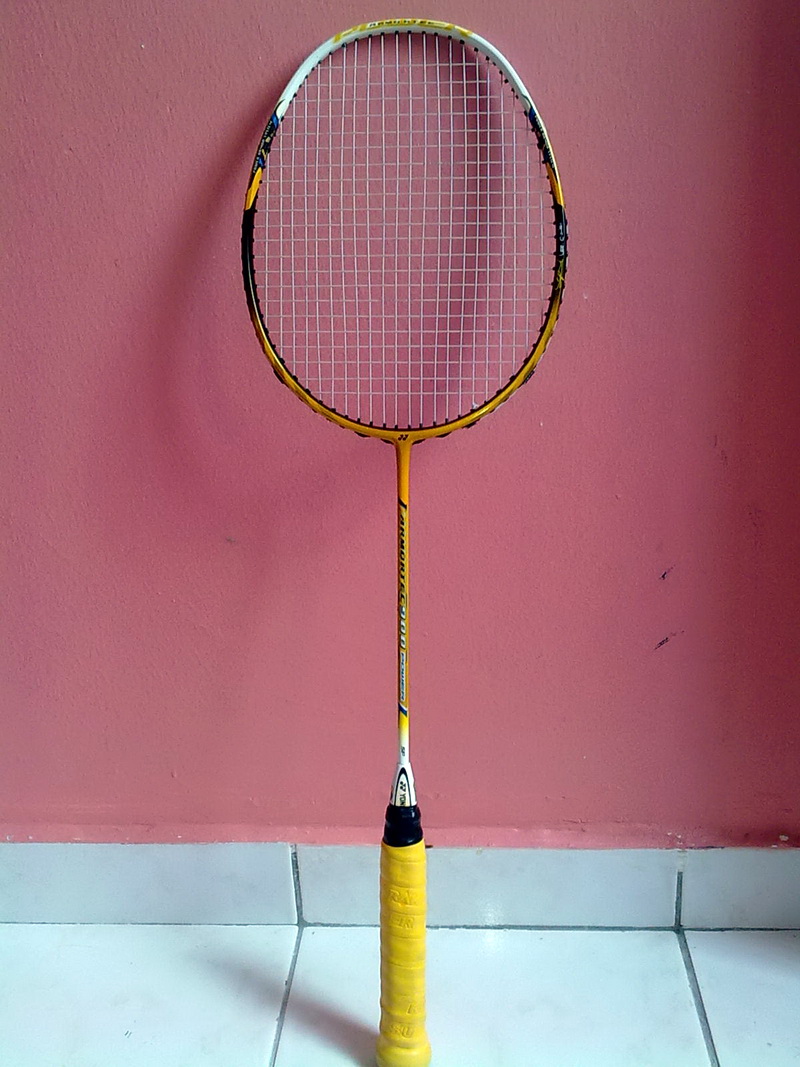 RAKET BERJENAMA TERPAKAI UNTUK DIJUAL: YONEX ARMORTEC 900 