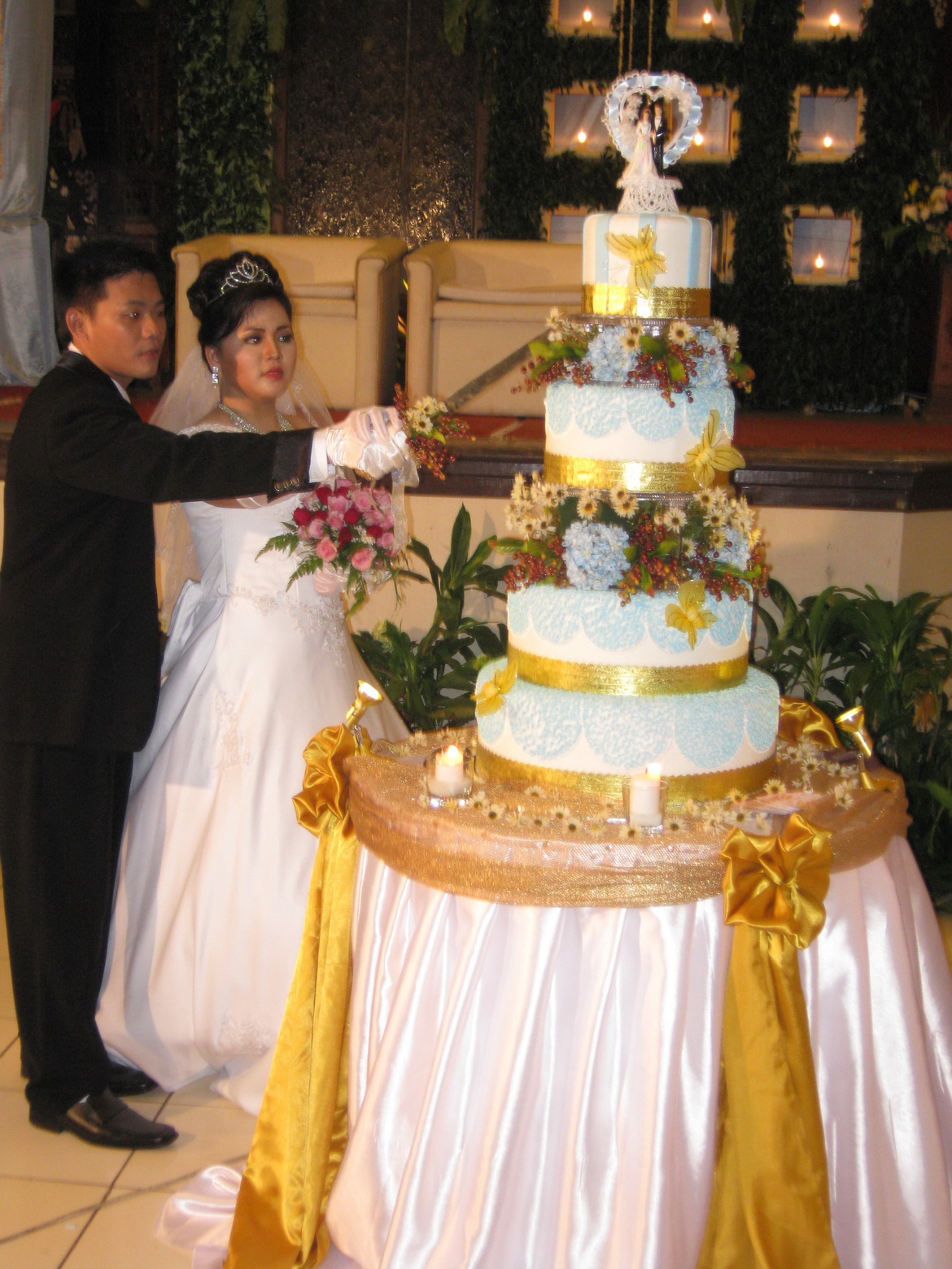 Blue and Gold Wedding Cake