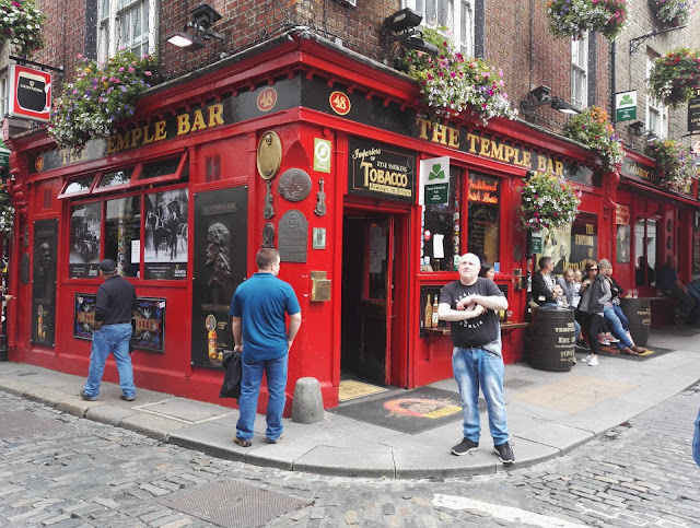 Dublin Temple Bar lasten kanssa