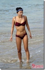 zhang-ziyi-nude-naked-beach-boyfriend-aviv-vivi-nevo-08-449x700