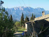 Can Noguera amb Montserrat al fons