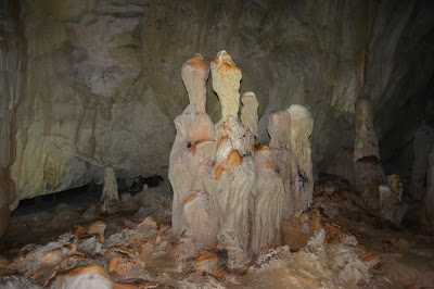 Menyusuri gua (caving) Mulu National Park