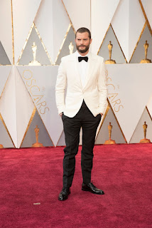 jamie dornan oscar kirmizi hali