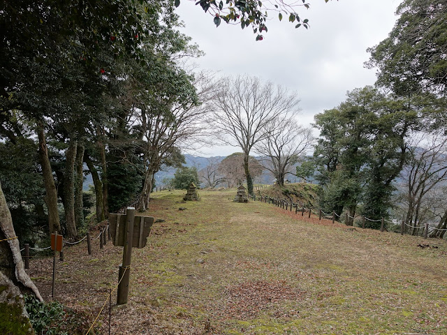 月山富田城跡　勝日高守神社