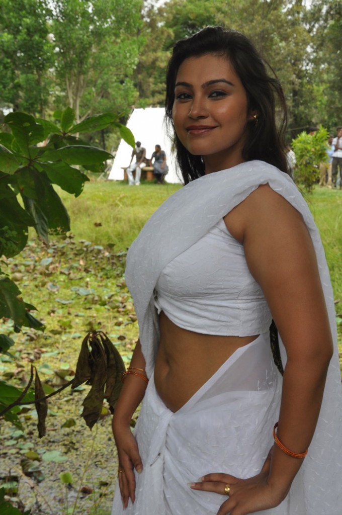 Spicy B grade actress in a very revealing white saree in Sathya Sai ...