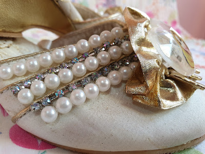 perlas y brillantes en los zapatos de boda del disfraz de edicion limitada 2012 disney