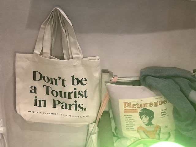 Shopping bag in Messy Nessy’s Cabinet shop