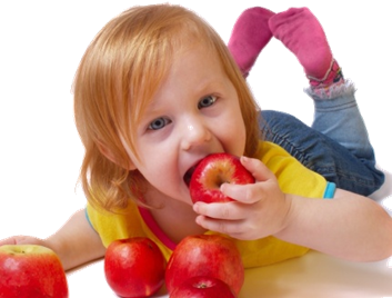 criança comendo fruta - alegre - feliz - saudavel - bonita