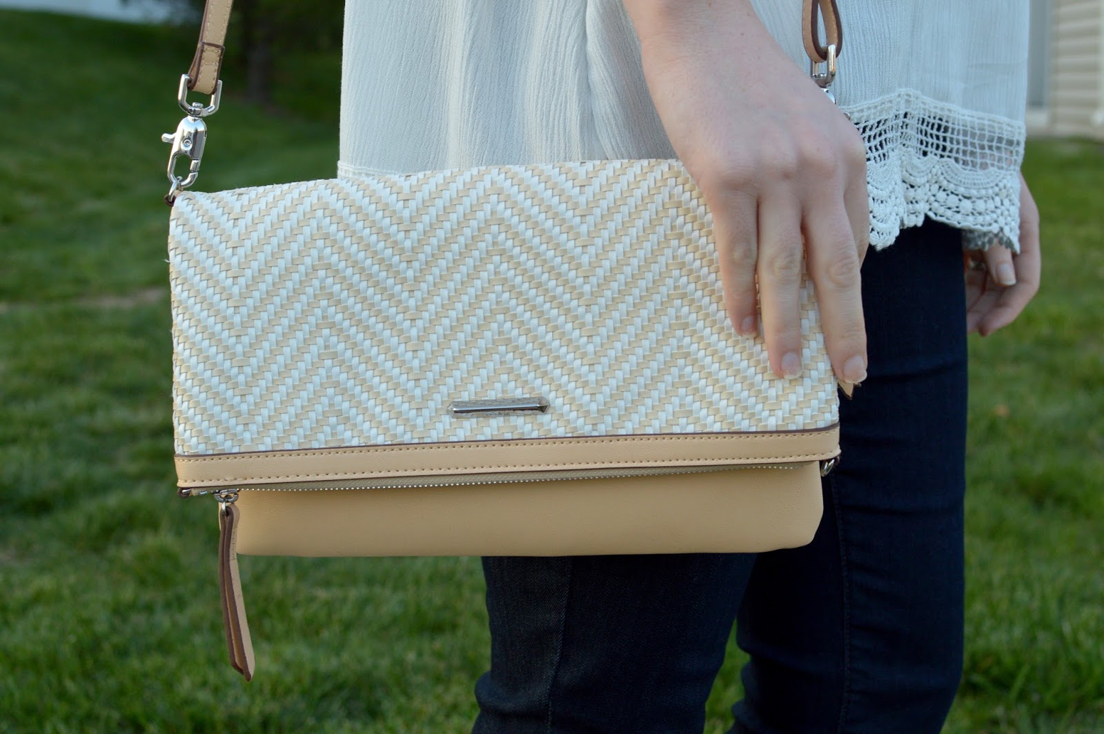 stella and dot waverly crossbody | stella and dot summer collection | neutral crossbody bags