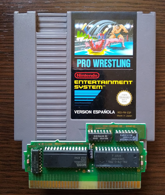 Cartucho y circutería de Pro Wrestling de NES limpios.