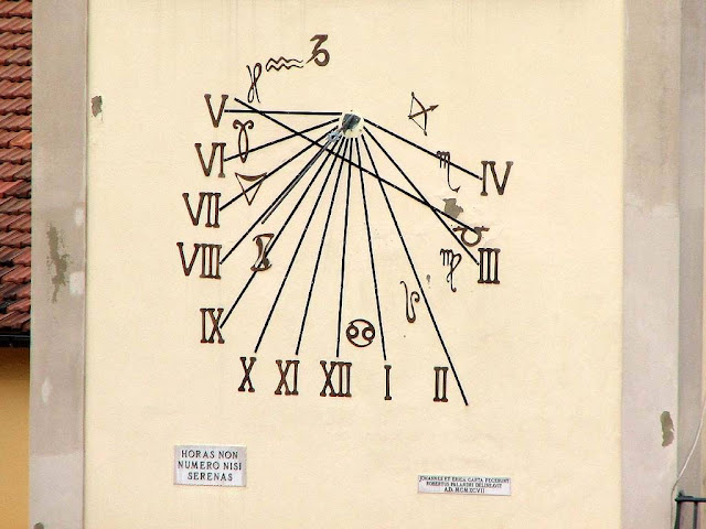 Sundial, via della Madonna, Livorno