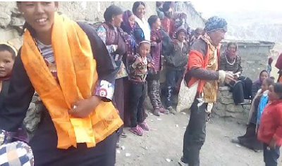 Tsering Lhadon en el largo viaje de vuelta a su aldea.