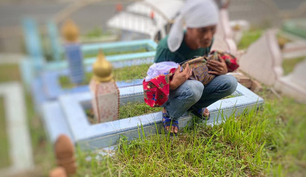 'Kenapa kejam sangat orang kampung tu?' - Bapa nak kuburkan jenazah bayinya di kampung dihalang sebab tiada dokumen & wang