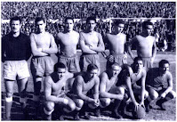 Real MADRID C. F. - Madrid, España - Temporada 1956-57 - Zárraga, Santisteban, Lesmes II, Oliva, Atienza II y Juanito Alonso; Gento, Mateos, Di Stéfano, Kopa y Joseíto - REAL JAÉN 2 (Arregui y Paseiro), REAL MADRID C. F. 4 (Joseíto, Di Stéfano (2) y Mateos) - 10/02/1957 - Liga de 1ª División, jornada 22 - Jaén, estadio de la Victoria - El Real MADRID, con Pepe Villalonga de entrenador, se proclamó esa temporada Campeón de Liga