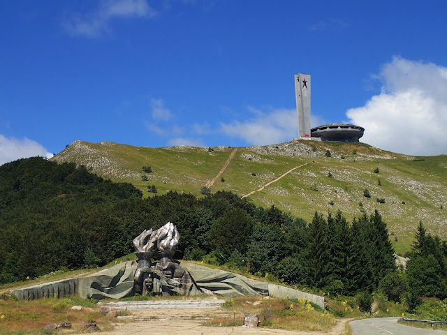 Góra z "UFO" na szczycie w Bułgarii - Buzłudża