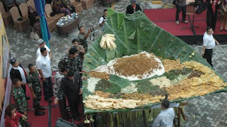 Pecel Pincuk Terbesar didunia yang Hanya Ada di Madiun