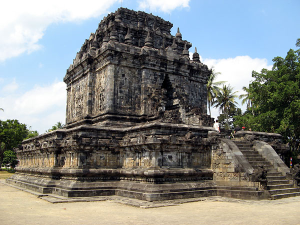 CANDI MENDUT MAGELANG