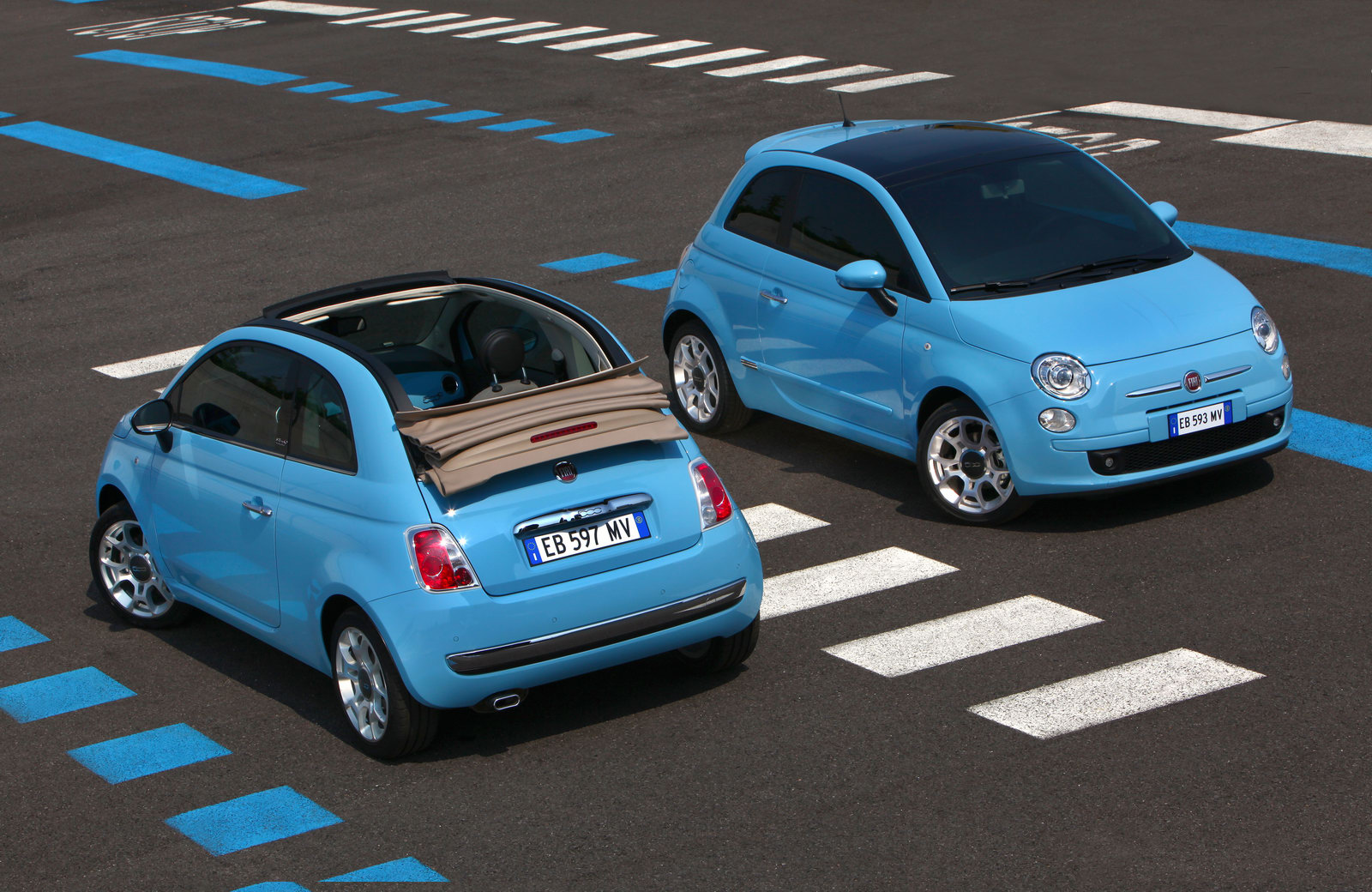 Fiat 500 and 500C TwinAir Turbo Engine Wallpaper Picture Shown