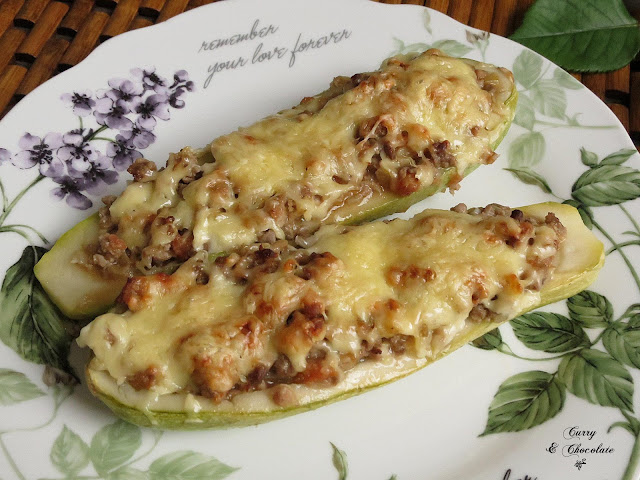 Calabacines rellenos de carne picada – Stuffed zucchini boats