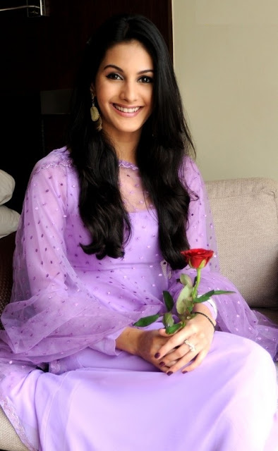 Amyra Dastur HD Wallpapers Free Download