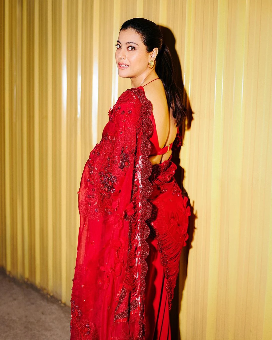 Bollywood Kajol Devgan stunning Looks in red Saree Pics