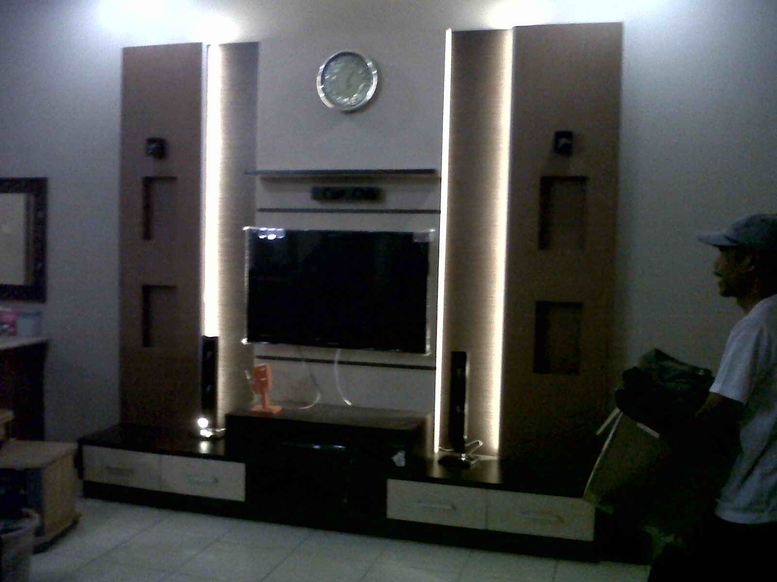 Rumah minimalis Desain  rak  tv  minimalis