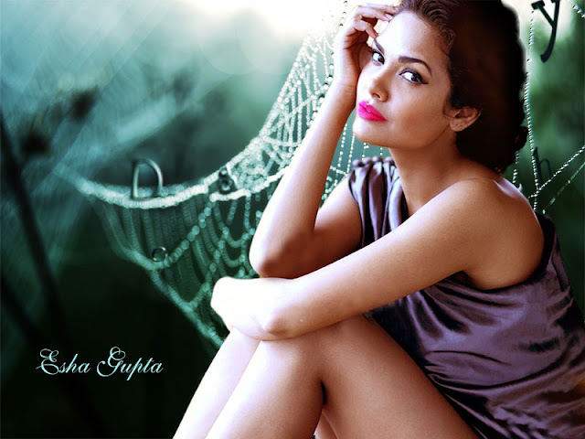 Esha Gupta Photo