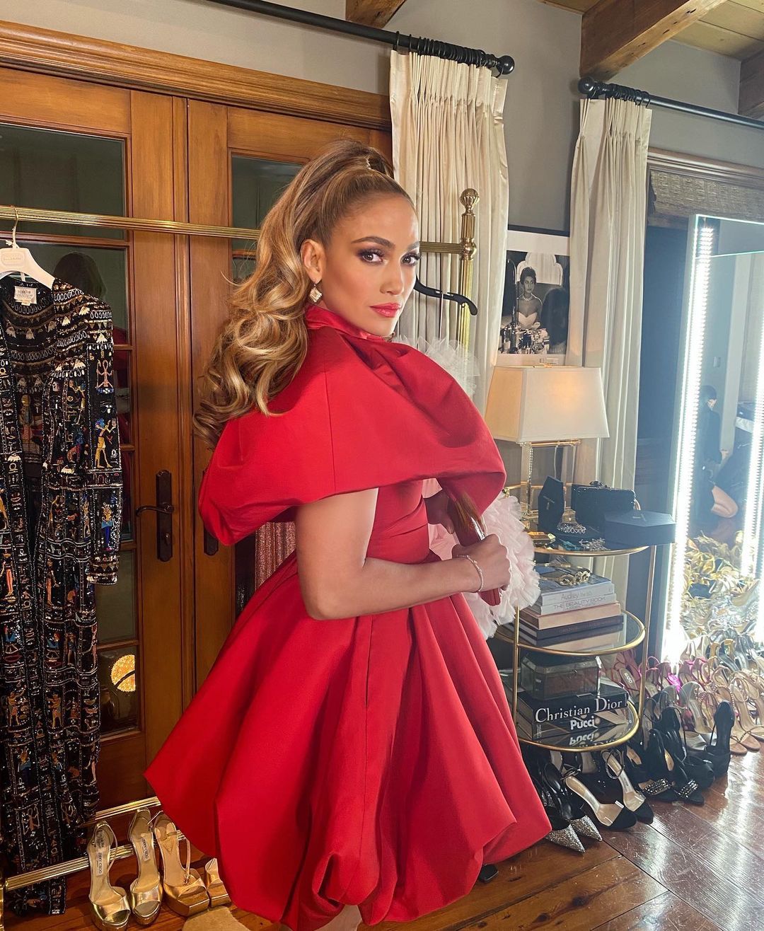 Actors Gossips: Jennifer Lopez gives an inspiring speech as she wins People's Icon of 2020 at PCA