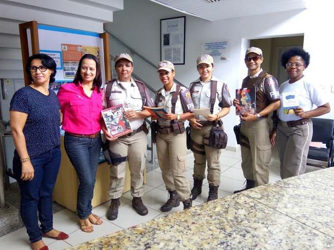 Policiais arrecadam  livros para Biblioteca do bairro