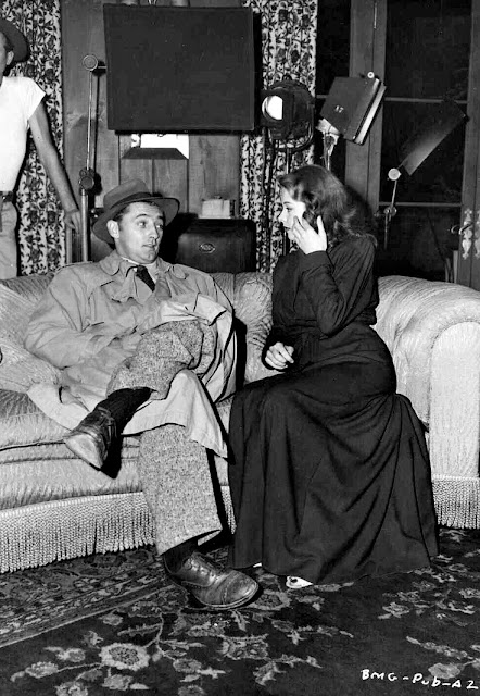 Robert Mitchum and Jane Greer - Out of the Past (1947)