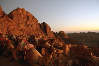 Pegunungan di Sebelah Barat Duba