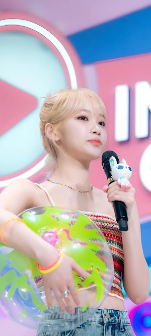 Chaewon wallpaper Kpop Images and Gifs Chaewon wallpaper Kpop Images and Gifs