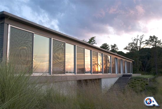 Koran Arsitektur: Desain Rumah Modern di Pinggir sungai 