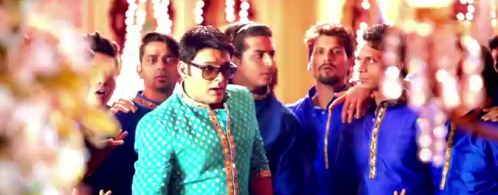 D J Bajega To Pappu Nachega, डी ज बजेगा तो पप्पू नाचेगा, (Kis  Kisko Pyaar  Karoon), Full Lyrics Full Video Song MP4