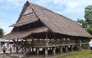 Rumah adat maluku