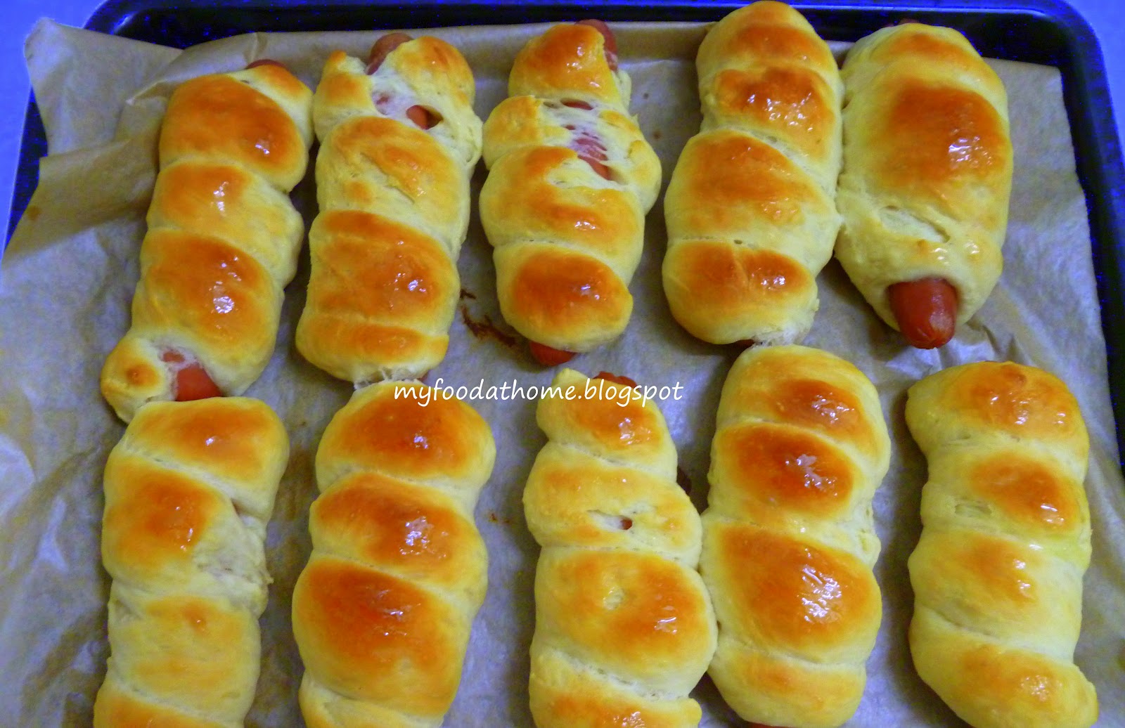 Food at Home: Bun sweet corn dan bun sosej