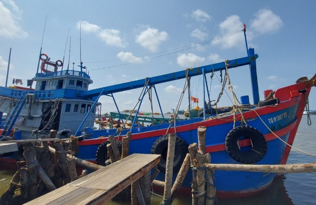 Bắt 3 vụ buôn lậu dầu, thu giữ gần 200.000 lít dầu <a href=