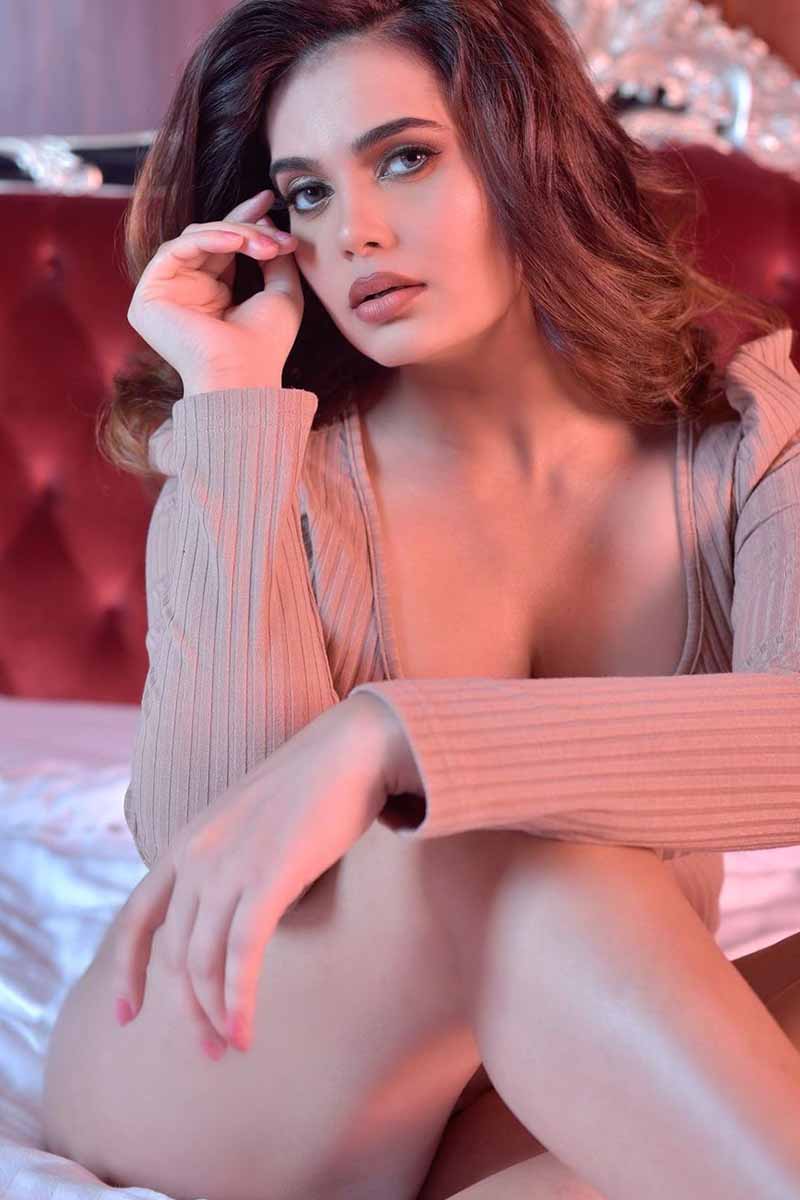 Actress Anupama Agnihotri Latest Hot Cleavage Photoshoot Pics