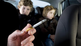 Πρόστιμο 1.500 εως 3.000  ευρώ στους οδηγούς που καπνίζουν μέσα στο αυτοκίνητο με παιδιά
