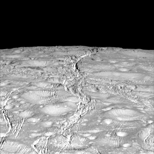 Enceladus, lodowy księżyc Saturna / fot. http://www.nasa.gov/