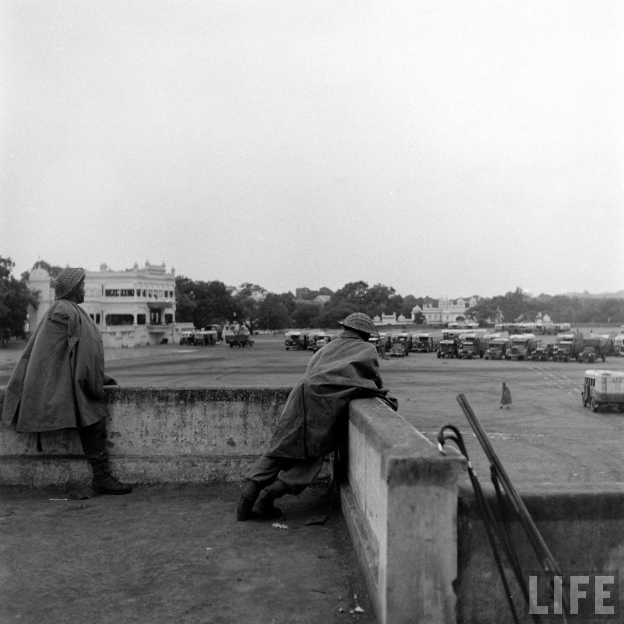 Indian Army Soliders | Operation Polo | Hyderabad Police Action | Annexation of Hyderabad, Hyderabad (Deccan), Telangana, India | Rare & Old Vintage Photos of Operation Polo, Hyderabad (Deccan), Telangana, India (1948)