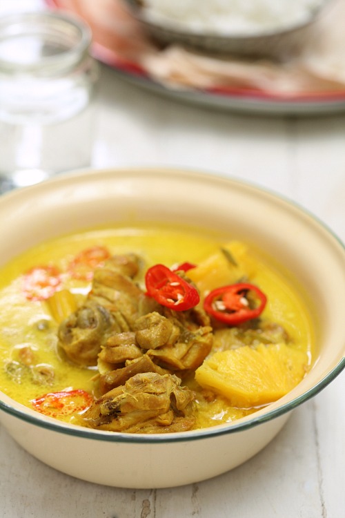 Ayam Masak Lemak Cili Api Dengan Nenas - masam manis