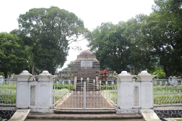 Monumen Lingga Sumedang