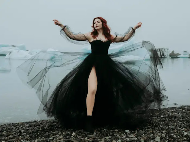 Can a bride wear a black wedding dress