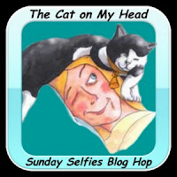 http://thecatonmyhead.com/glamorous-giulietta-hosts-selfies/