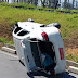 Taxista causa o próprio acidente para fugir de assalto em Manaus